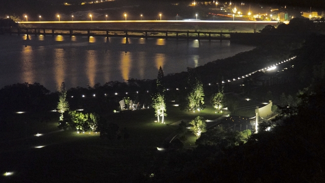 夜間自壩頂遠眺南苑及後池大橋