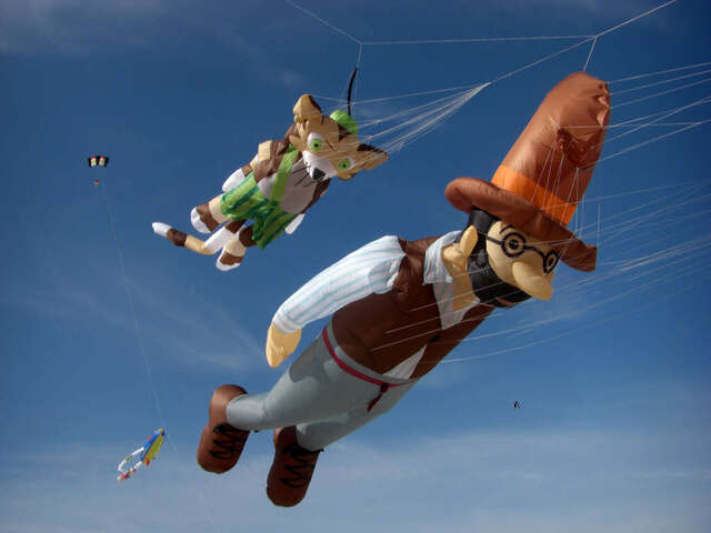 Taoyuan International Kite Festival; Aladdin and the Lamp soars in the sky