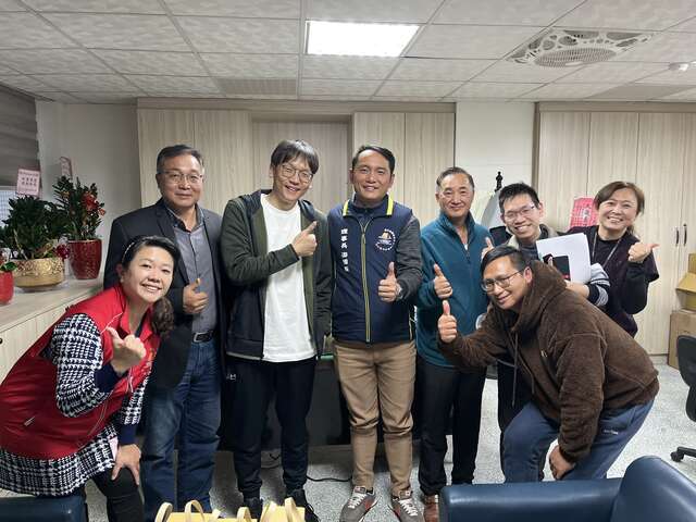 周伯吟局長與中華民國原住民族露營休閒暨文化觀光發展協會拜訪人員合影